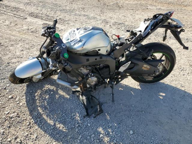 JKBZXJE19JA027273 - 2018 KAWASAKI ZX636 E SILVER photo 10