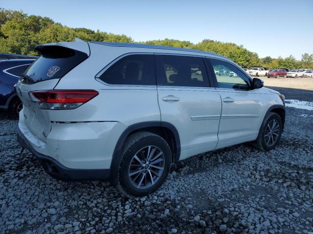 5TDJZRFH8JS550492 - 2018 TOYOTA HIGHLANDER SE WHITE photo 3