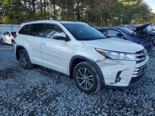 5TDJZRFH8JS550492 - 2018 TOYOTA HIGHLANDER SE WHITE photo 4