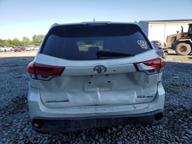5TDJZRFH8JS550492 - 2018 TOYOTA HIGHLANDER SE WHITE photo 6