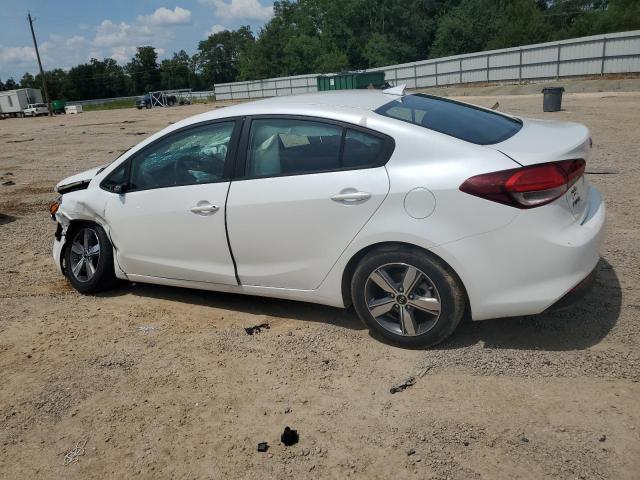 3KPFL4A74JE274413 - 2018 KIA FORTE LX WHITE photo 2