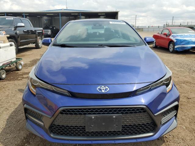5YFP4RCE2LP046468 - 2020 TOYOTA COROLLA SE BLUE photo 5