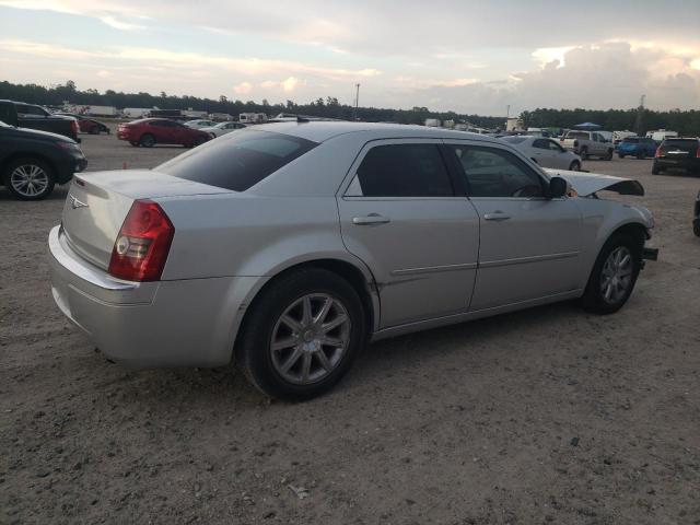 2C3KA33G28H237942 - 2008 CHRYSLER 300 LIMITED SILVER photo 3