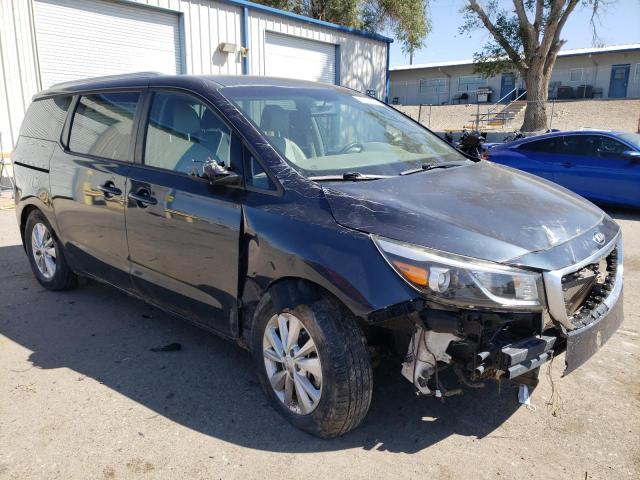 KNDMB5C17H6308689 - 2017 KIA SEDONA LX GRAY photo 4