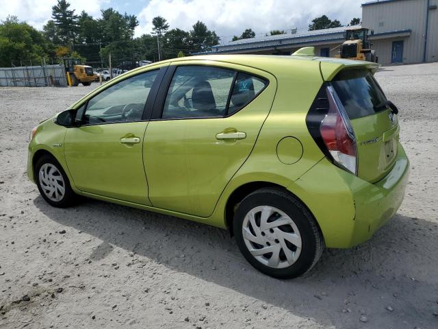 JTDKDTB37F1103070 - 2015 TOYOTA PRIUS C GREEN photo 2