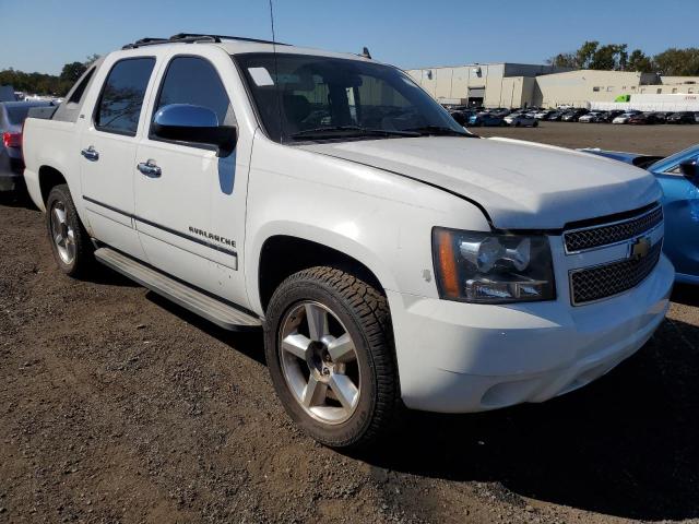 3GNTKGE70CG188273 - 2012 CHEVROLET AVALANCHE LTZ WHITE photo 4