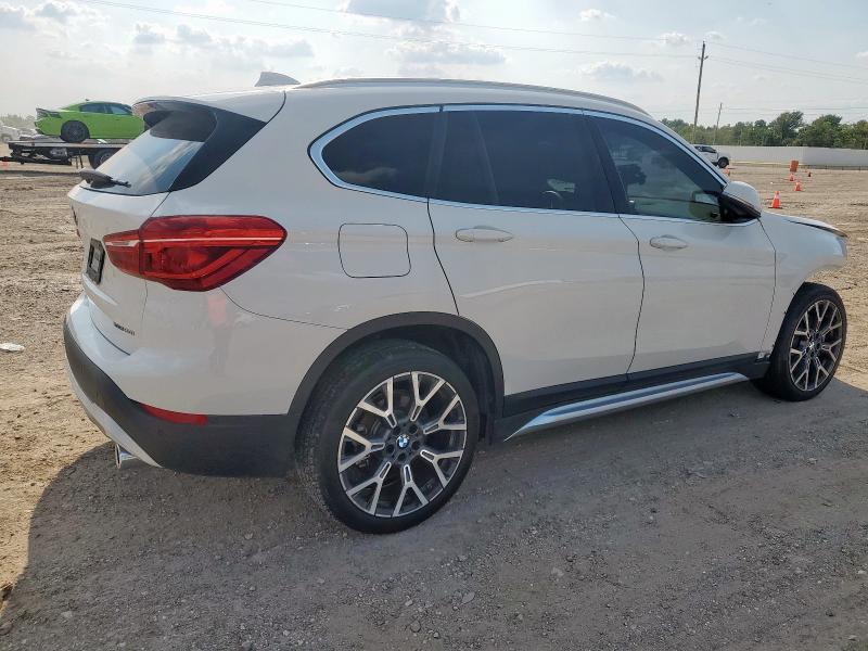 WBXJG9C06M5U36184 - 2021 BMW X1 XDRIVE28I WHITE photo 3