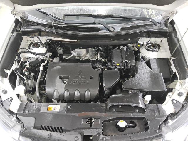 JA4AZ3A38LZ035688 - 2020 MITSUBISHI OUTLANDER SE WHITE photo 12