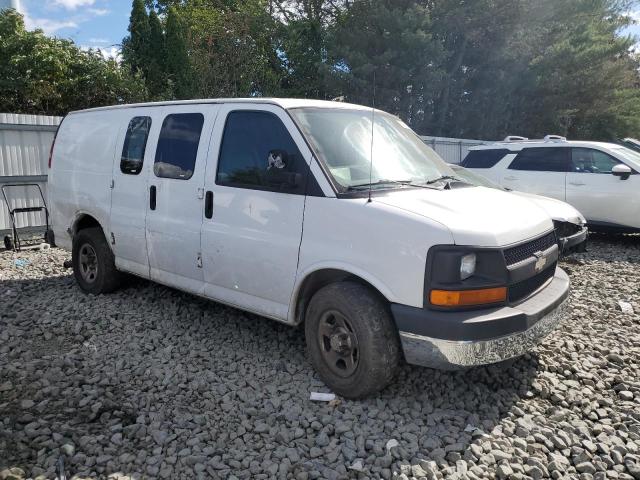 1GCFG15X271212629 - 2007 CHEVROLET EXPRESS G1 WHITE photo 4