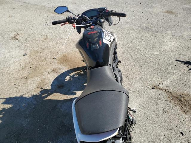 JKAEXEC13BDA75206 - 2011 KAWASAKI EX650 C 黑色 照片 6