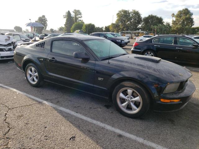 1ZVFT82H575250914 - 2007 FORD MUSTANG GT BLACK photo 4