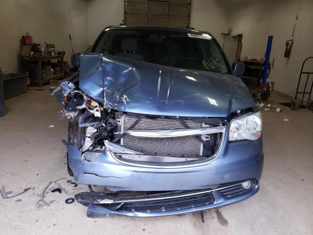 2A4RR5DG9BR698743 - 2011 CHRYSLER TOWN & COU TOURING BLUE photo 5