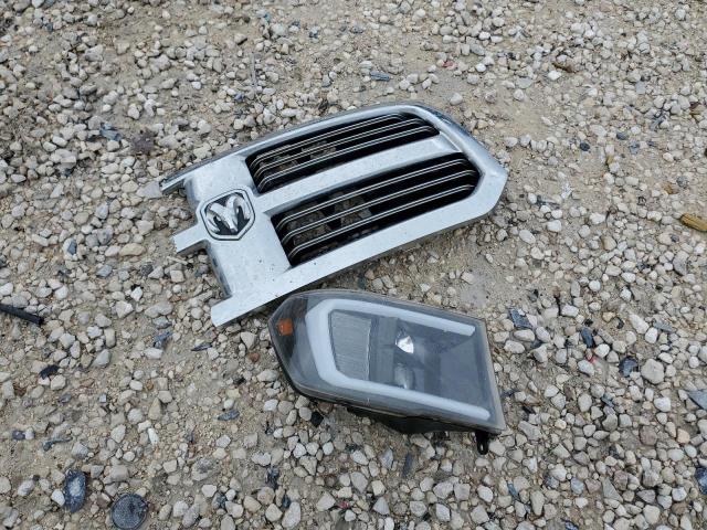 1C6RR6TT0KS683659 - 2019 RAM 1500 CLASS SLT 白色 照片 12