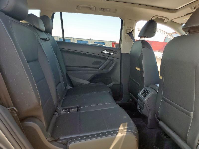 3VV3B7AXXJM046981 - 2018 VOLKSWAGEN TIGUAN SE CHARCOAL photo 11