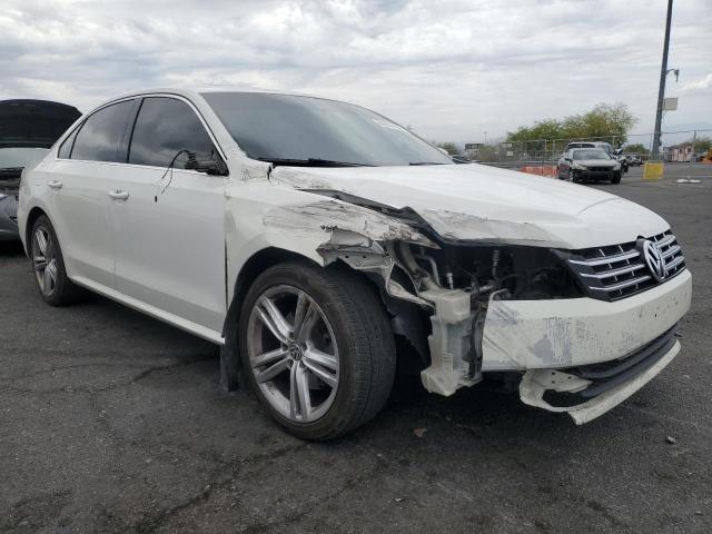 1VWBV7A36FC047517 - 2015 VOLKSWAGEN PASSAT SE WHITE photo 4