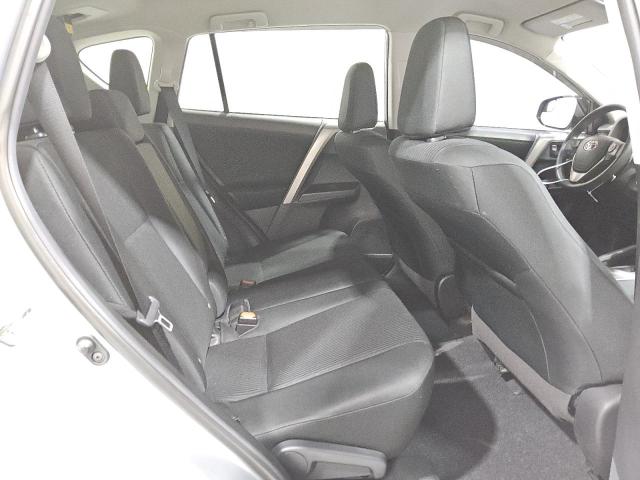 2T3ZFREV3JW513223 - 2018 TOYOTA RAV4 LE Grau Foto 11