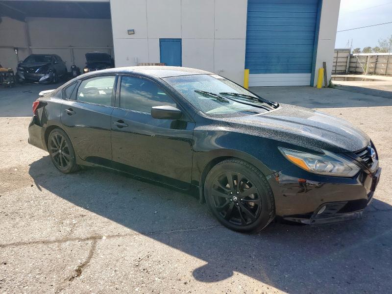 1N4AL3AP2JC281670 - 2018 NISSAN ALTIMA 2.5 BLACK photo 4