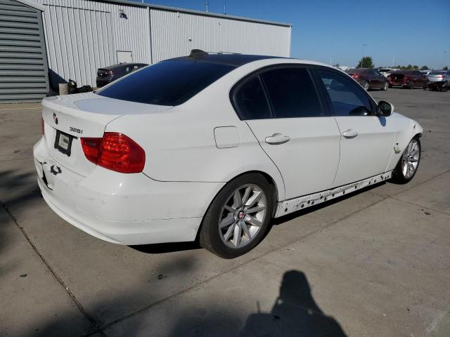 WBAPH7C55BE678690 - 2011 BMW 328 I WHITE photo 3