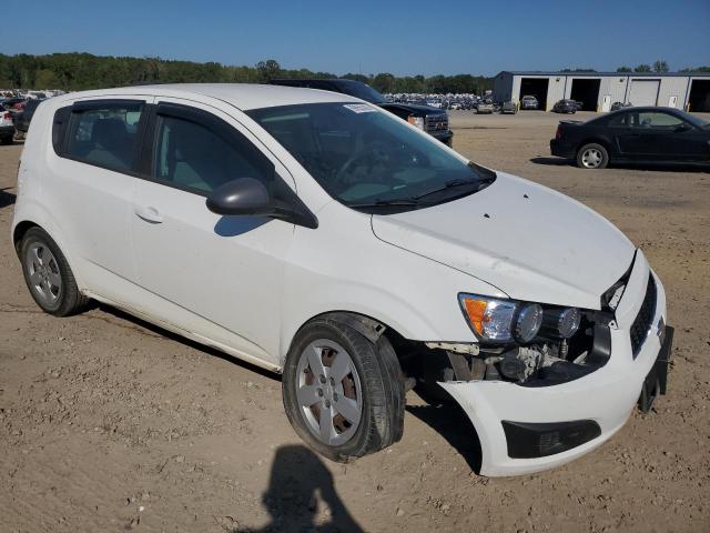 1G1JA6SH2F4217583 - 2015 CHEVROLET SONIC LS WHITE photo 4