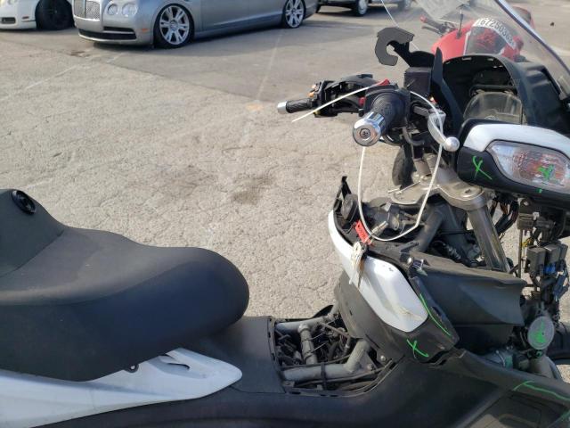 JS1CP51BXD2100746 - 2013 SUZUKI AN650 A WHITE photo 5