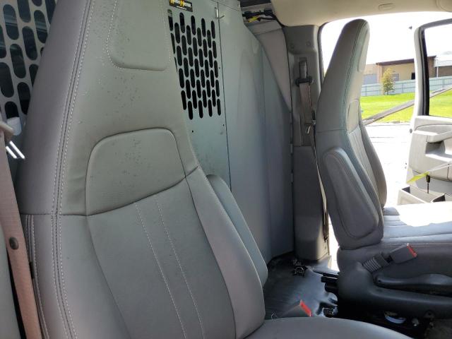 1GCWGAFP6J1344881 - 2018 CHEVROLET EXPRESS G2 WHITE photo 11