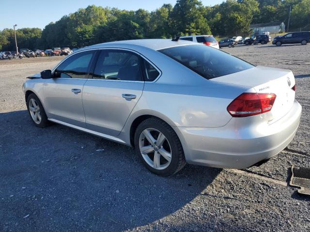 1VWAT7A30EC047206 - 2014 VOLKSWAGEN PASSAT S Argent photo 2