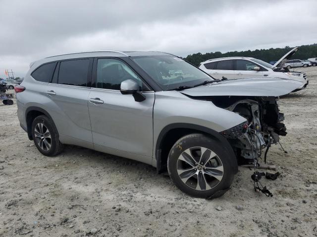 5TDGZRBH1MS544201 - 2021 TOYOTA HIGHLANDER XLE SILVER photo 4