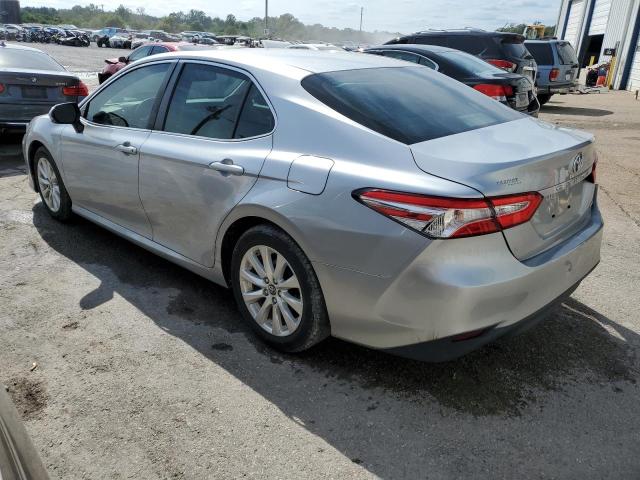 4T1B11HK9JU518258 - 2018 TOYOTA CAMRY L SILVER photo 2