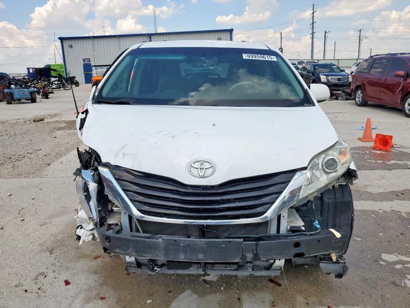 5TDKK3DC4BS133918 - 2011 TOYOTA SIENNA LE WHITE photo 5