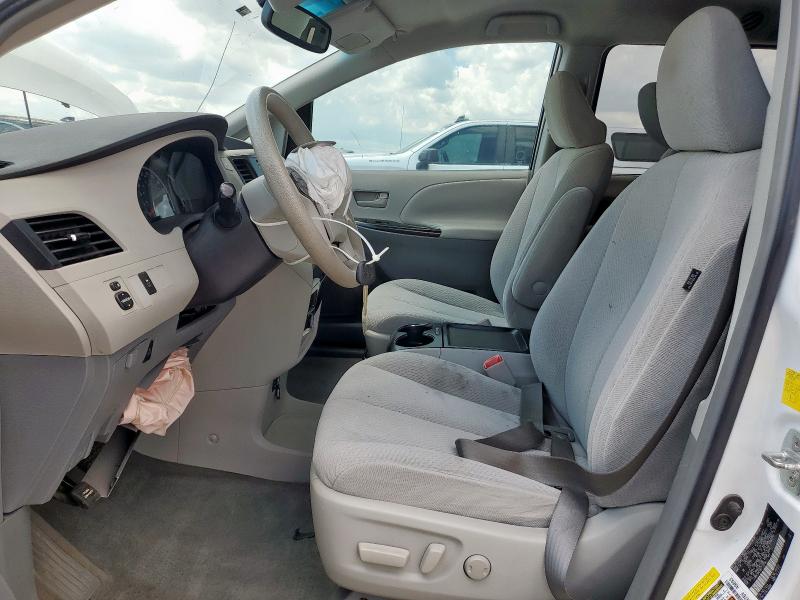 5TDKK3DC4BS133918 - 2011 TOYOTA SIENNA LE WHITE photo 7