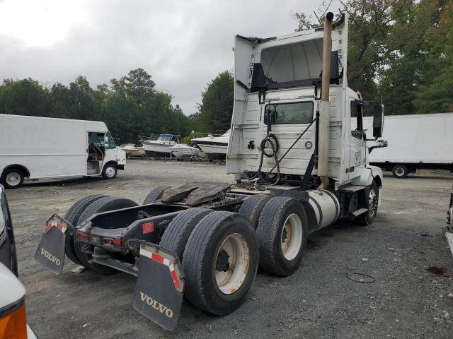 4V4NC9EH6JN887788 - 2018 VOLVO VN VNL WHITE photo 4