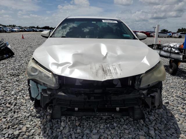 4T1BF1FK5HU361875 - 2017 TOYOTA CAMRY LE WHITE photo 5