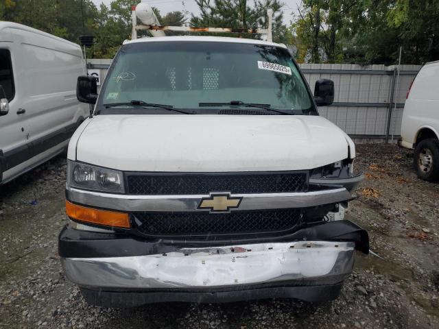 1GCWGAFG2J1907411 - 2018 CHEVROLET EXPRESS G2500 WHITE photo 5