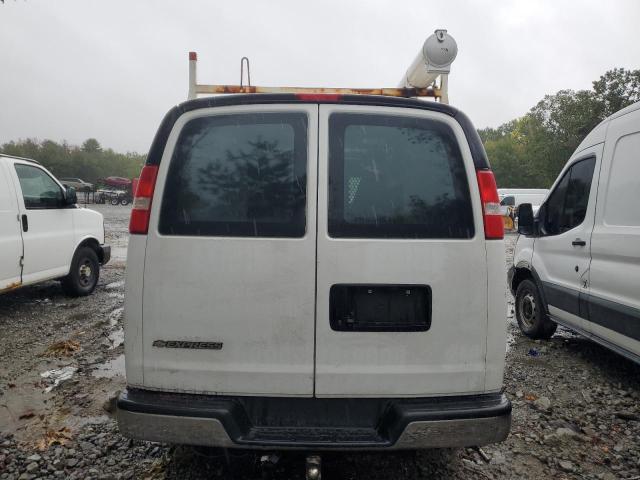 1GCWGAFG2J1907411 - 2018 CHEVROLET EXPRESS G2500 WHITE photo 6
