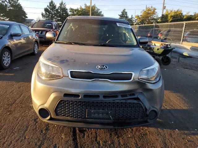 KNDJN2A22G7312727 - 2016 KIA SOUL GRAY photo 5