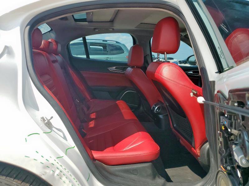 ZARFAMBN4K7608921 - 2019 ALFA ROMEO GIULIA TI WHITE photo 10