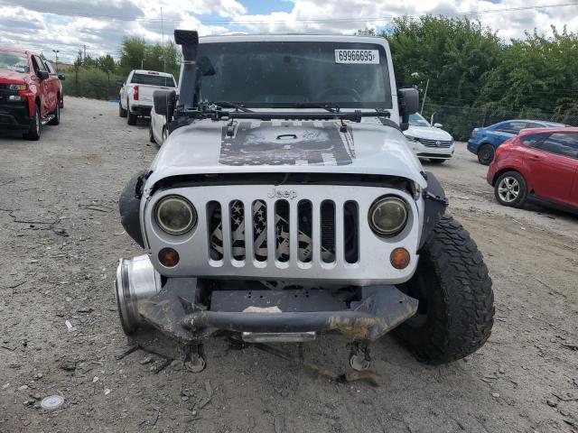 1J4BA5H15AL123254 - 2010 JEEP WRANGLER U SAHARA SILVER photo 5