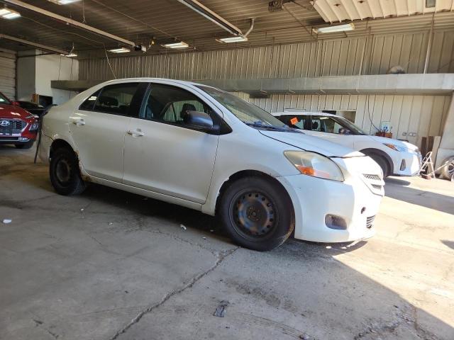 JTDBT923971041498 - 2007 TOYOTA YARIS WHITE photo 4