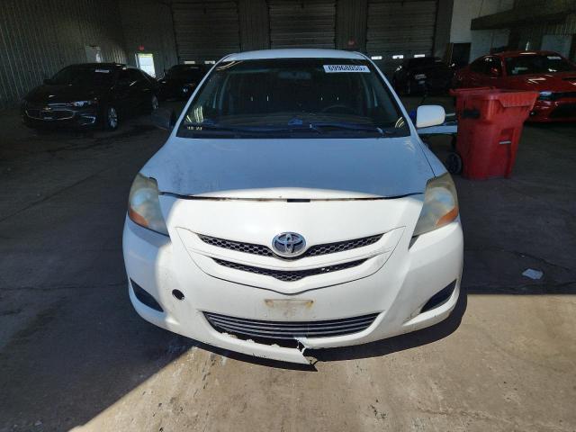 JTDBT923971041498 - 2007 TOYOTA YARIS WHITE photo 5