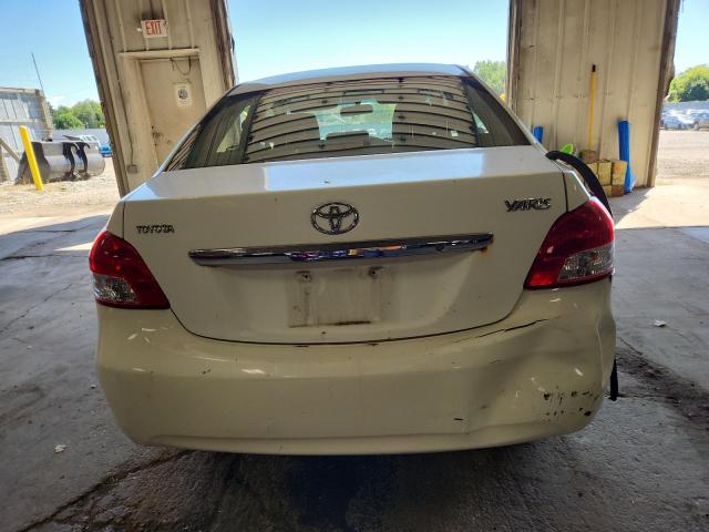 JTDBT923971041498 - 2007 TOYOTA YARIS WHITE photo 6