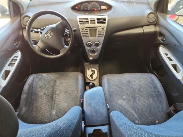 JTDBT923971041498 - 2007 TOYOTA YARIS WHITE photo 8