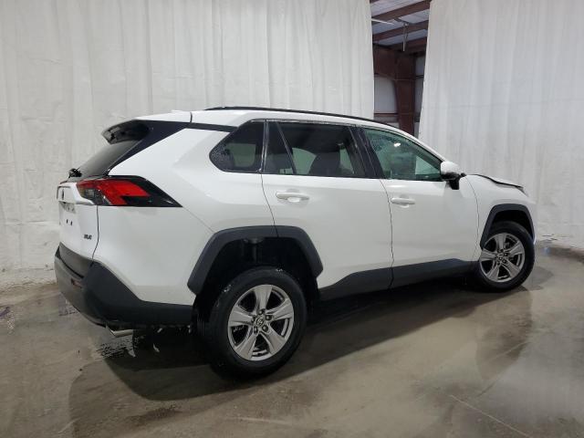 2T3W1RFVXRC286299 - 2024 TOYOTA RAV4 XLE WHITE photo 3