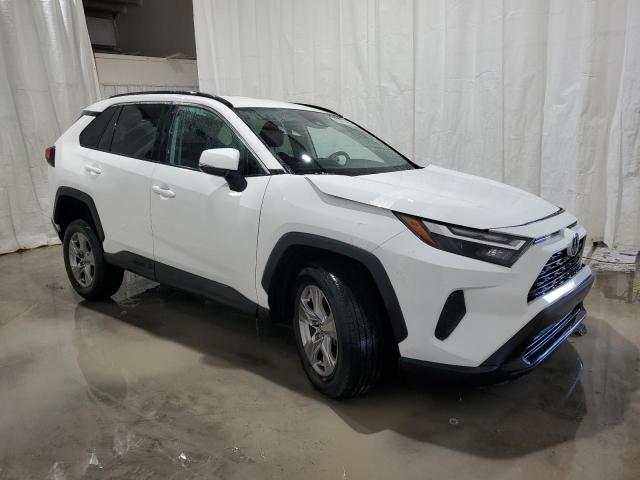 2T3W1RFVXRC286299 - 2024 TOYOTA RAV4 XLE WHITE photo 4