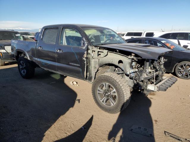 3TMDZ5BN9JM052531 - 2018 TOYOTA TACOMA DOUBLE CAB GRAY photo 4