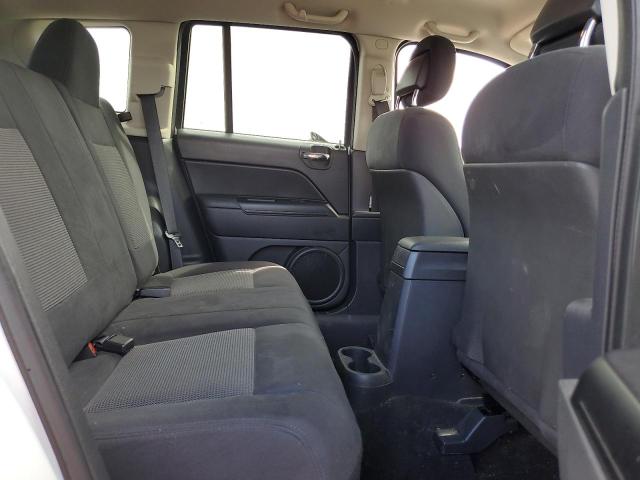 1J4NF1FB2BD215582 - 2011 JEEP COMPASS SPORT 白色 照片 11