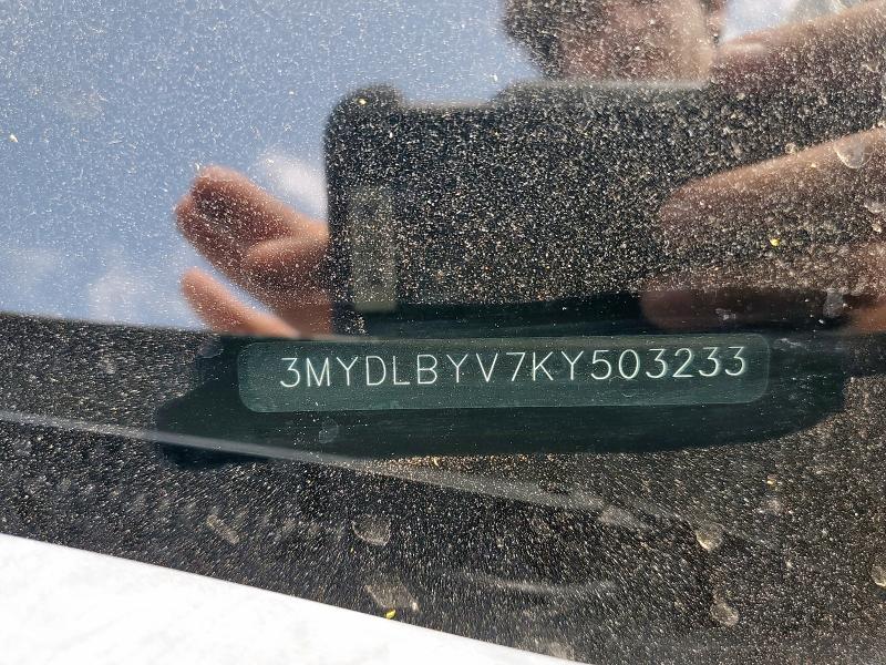 3MYDLBYV7KY503233 - 2019 TOYOTA YARIS L ნაცრისფერი ფოტო 12