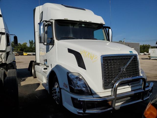 4V4NC9TH9CN560470 - 2012 VOLVO VN VNL WHITE photo 1