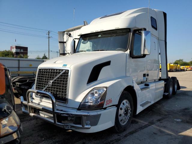 4V4NC9TH9CN560470 - 2012 VOLVO VN VNL WHITE photo 2