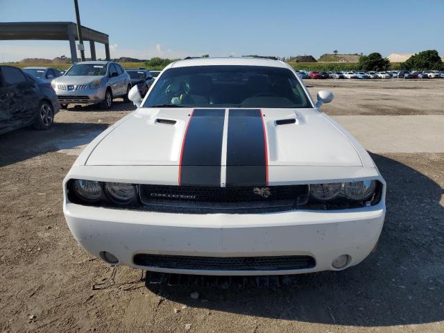 2B3CJ4DG1BH590749 - 2011 DODGE CHALLENGER WHITE photo 5