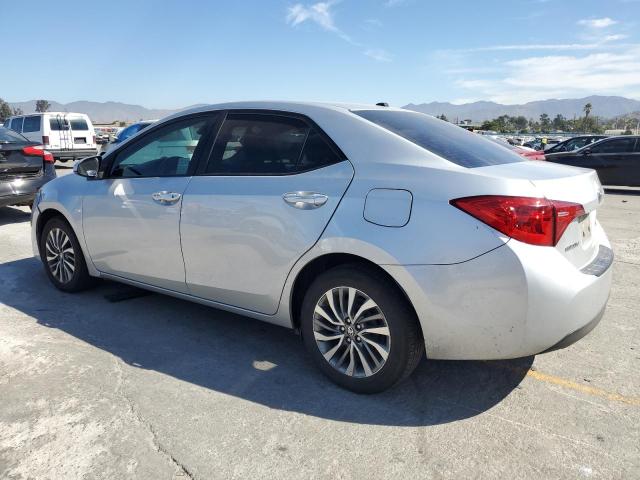 5YFBURHE8JP759973 - 2018 TOYOTA COROLLA L SILVER photo 2